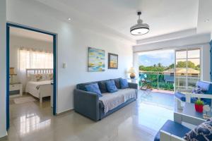 Beachside Getaway 3BR Pool 5Min walk to Beach Wi-Fi