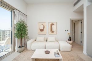 Modern 1-Bedroom Retreat in MBR City