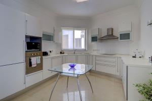 The Mediterranean Pearl - 6th Floor - By Haven and Keys Malta