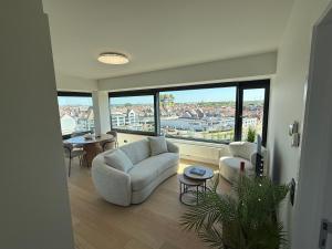 Mandelieu Apartment Knokke Side Sea View 50m from Beach