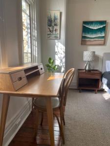 Art Deco Coastal Retreat, 250m to Coogee Beach