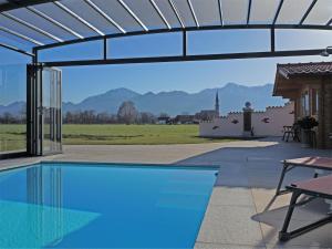 Alluring Holiday Home in Ubersee with Whirlpool
