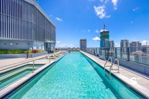 High-Rise Miami Condo - Pool - Sea View