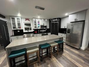 Large 6BR Country Home North Shore Beaches