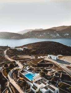 On The Rocks - The Main House - Serviced Villa