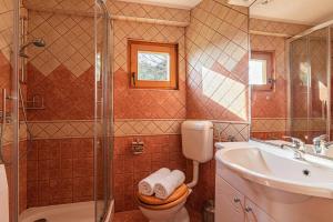 Vineyard Chalet Hansel and Gretel - Happy Rentals