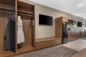 Best Western Plus Neepawa Hotel