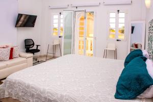Estudio colonial con balcón, Plaza Santo Domingo con piscina