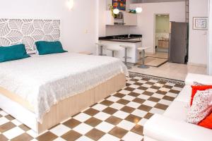 Estudio colonial con balcón, Plaza Santo Domingo con piscina