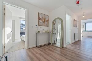 Large Family Home - Sleeps 10 - Near Wembley