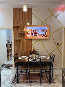Appartement 2 chambres avec climatisation et Wi-Fi fibre à Meknès