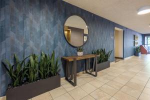 Drury Inn & Suites St. Louis Airport