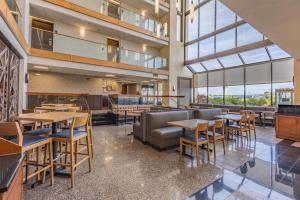 Drury Inn & Suites St. Louis Airport
