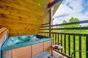 Secluded Smoky Mountain Cabin w/ Theater & Hot Tub