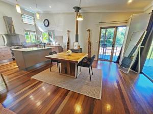 Boutique Studio with Fireplace, near Noosa & Eumundi Market
