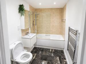 Luxury Apartment Near Chelsea & Imperial Wharf