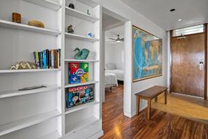 Menehune Shores #422 Updated Unit, Wifi, Panoramic Ocean Views, Great Rates