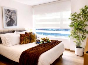 Luxury 2BR in Polanco for 4 - Elegant Lounge Access - Steps to Masaryk