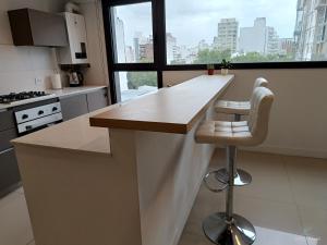 Moderno 2 Ambientes en el Centro con Balcón y Parrilla