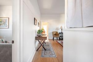 1932 Eduardian San Rafael Home, 3 bed 2 bath upstairs flat