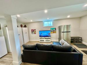 Luxurious Pvt room & Pvt heated floor bathroom near Airport