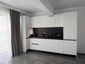 Seaside Escape - Luxury Apartment