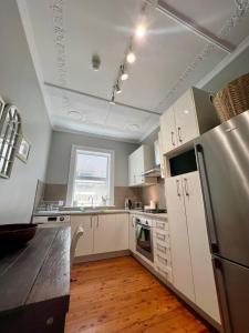3 Bedrooms - Beaches, CBD, Parks & Metro
