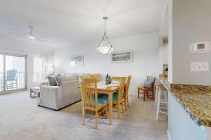 Sunrise-View Condo with Pools Tennis and Tram