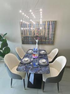 Modern 1BR HighRise Cityscape Near Airport Okada Solaire MOA