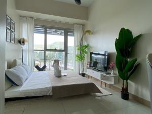 Modern 1BR HighRise Cityscape Near Airport Okada Solaire MOA