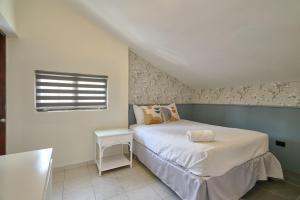 Roy Arias Suites & Residences
