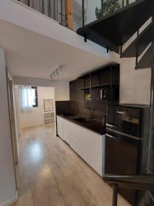 Gallery LUX Loft 75 m2, 2 Baths, 2 Mins to Sea