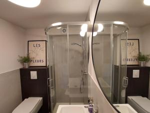 Gallery LUX Loft 75 m2, 2 Baths, 2 Mins to Sea