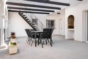 Villa With Jacuzzi and Panoramic Views in Prestigious El Rosario, Marbella