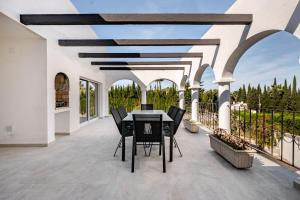 Villa With Jacuzzi and Panoramic Views in Prestigious El Rosario, Marbella