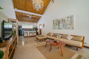4BR villa w- private pool & garden view
