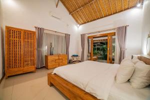4BR villa w- private pool & garden view