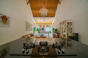 4BR villa w- private pool & garden view