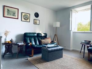 Large garden apartment 10min walk to Old Town