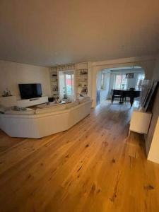 Spacious summer house with outdoor seating area, close to the sea & nature!