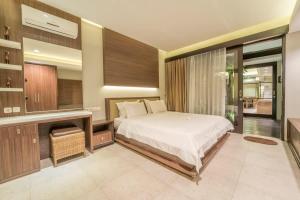 Garden-view villa w- pool & workspace