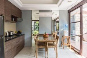 Garden-view villa w- pool & workspace