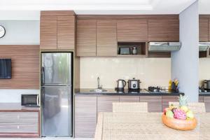 Garden-view villa w- pool & workspace