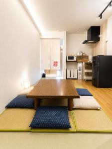 Entire Home Walk to Umeda Up to 7 Family Friendly