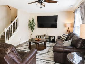 Spacious 3BR Retreat Perfect for Groups Near Downtown