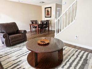 Spacious 3BR Retreat Perfect for Groups Near Downtown