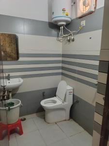 Adi Shakti Jagdambey Hotel आदि शक्ति जगदम्बे होटल