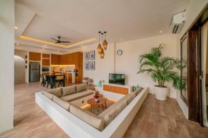 3BR villa w- pool & sun loungers