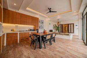 3BR villa w- pool & sun loungers