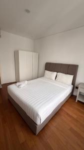Vortex resident suites klcc 2 bed 3 bed family apartmani